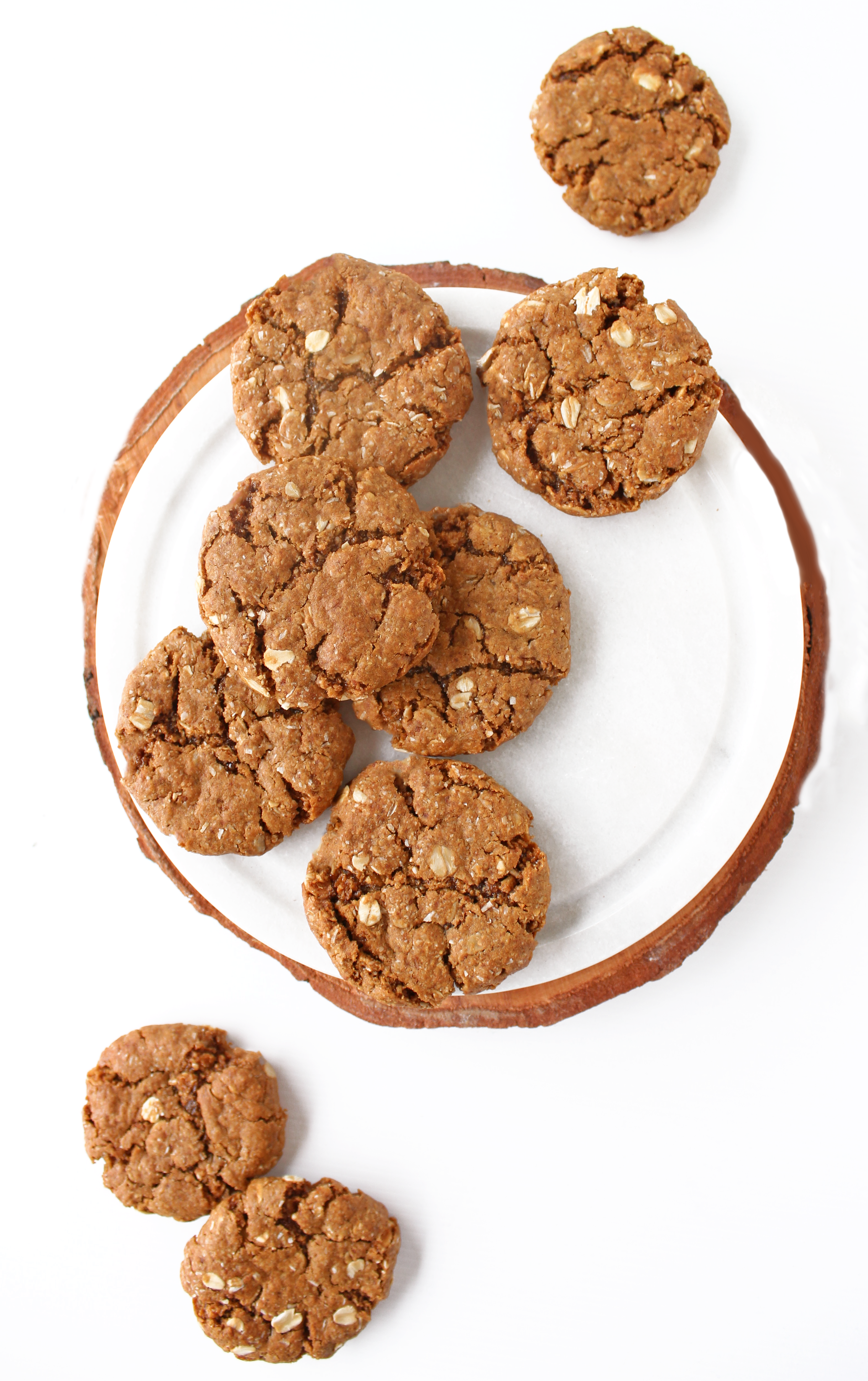 Tasty, chewy, vegan Anzac biscuits that are simple and easy to make. Vegan, gluten free, refined sugar free, egg free, dairy free and still taste like the anzac biscuits you know and love.