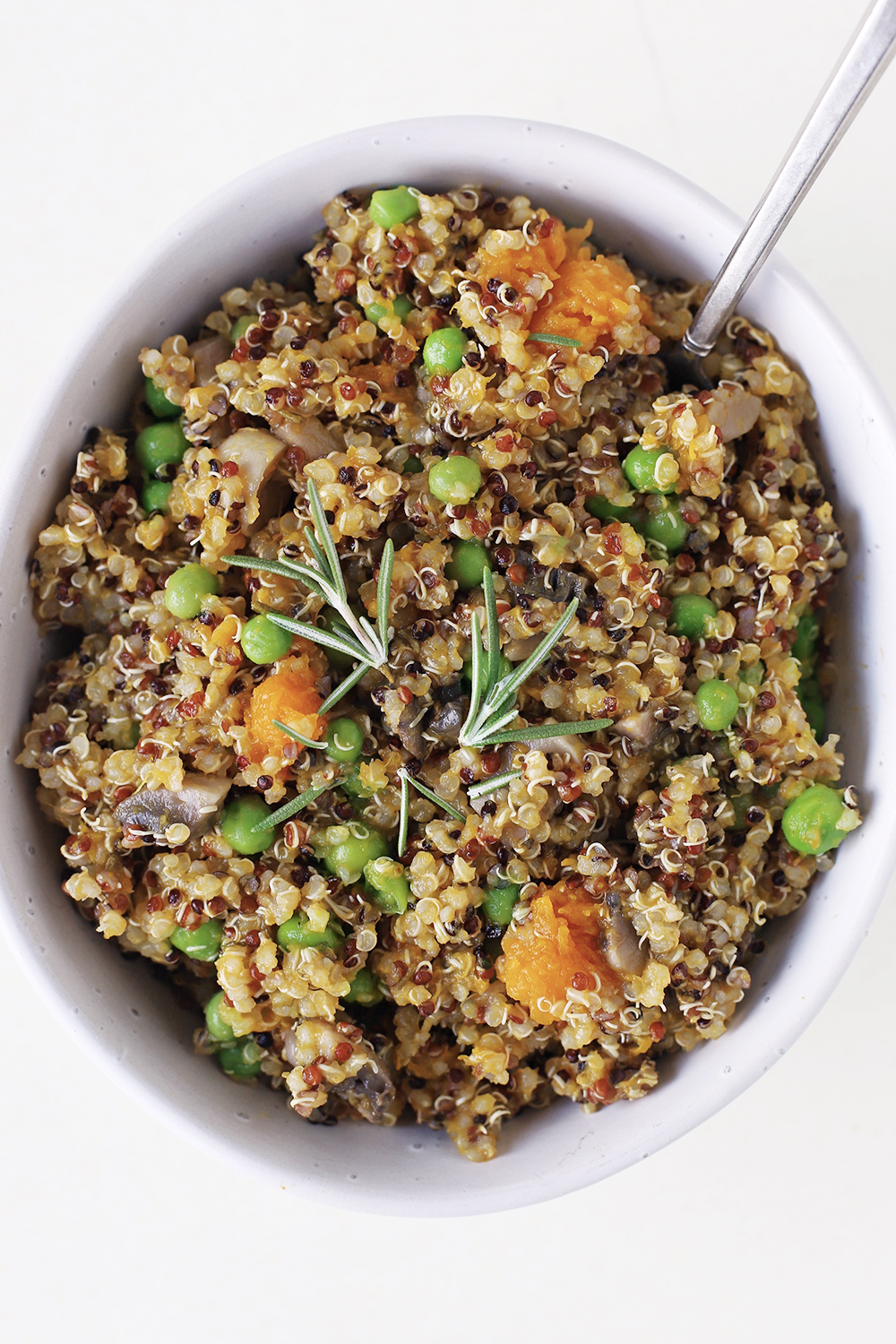 Hearty vegan comfort food healthy dinner idea: Creamy mushroom and pumpkin quinoa rissoto with peas and without wine